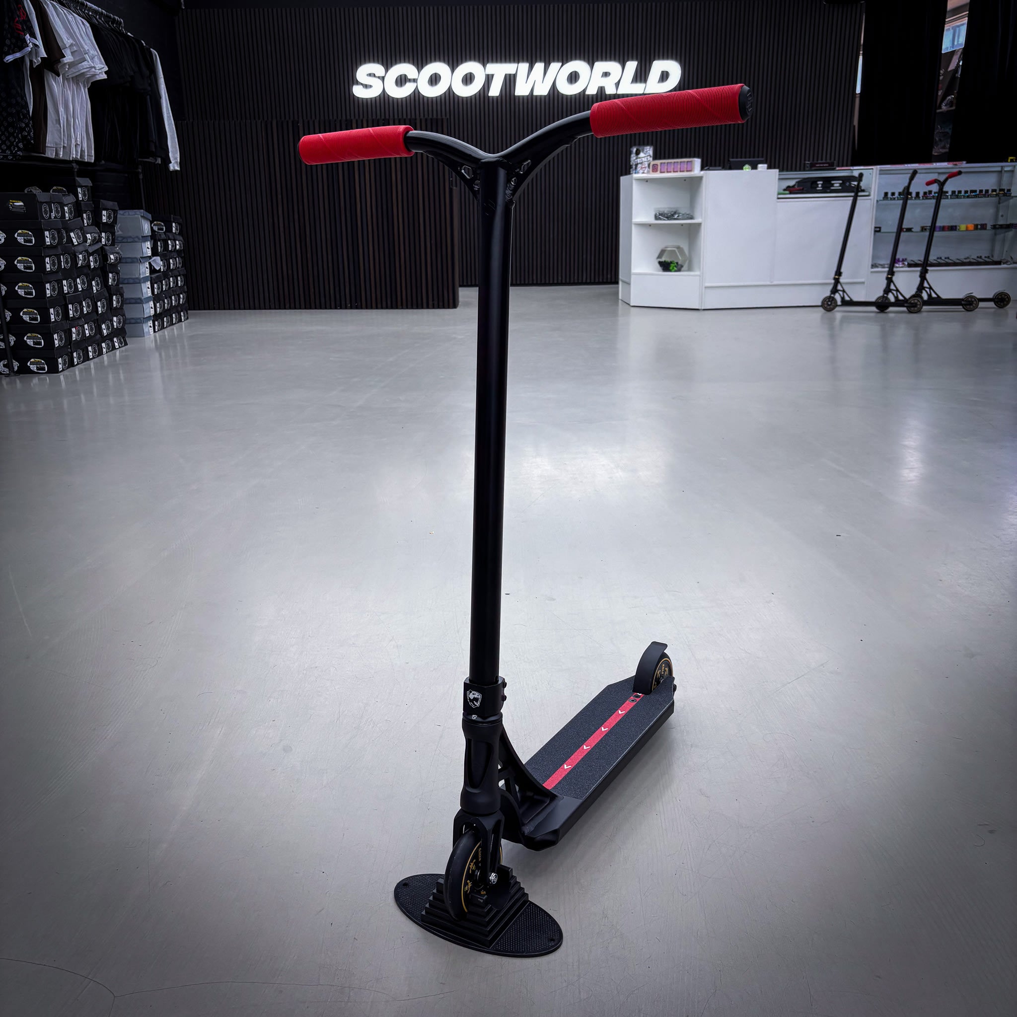 Striker Panda Custom Build - Schwarz/Rot-ScootWorld.de
