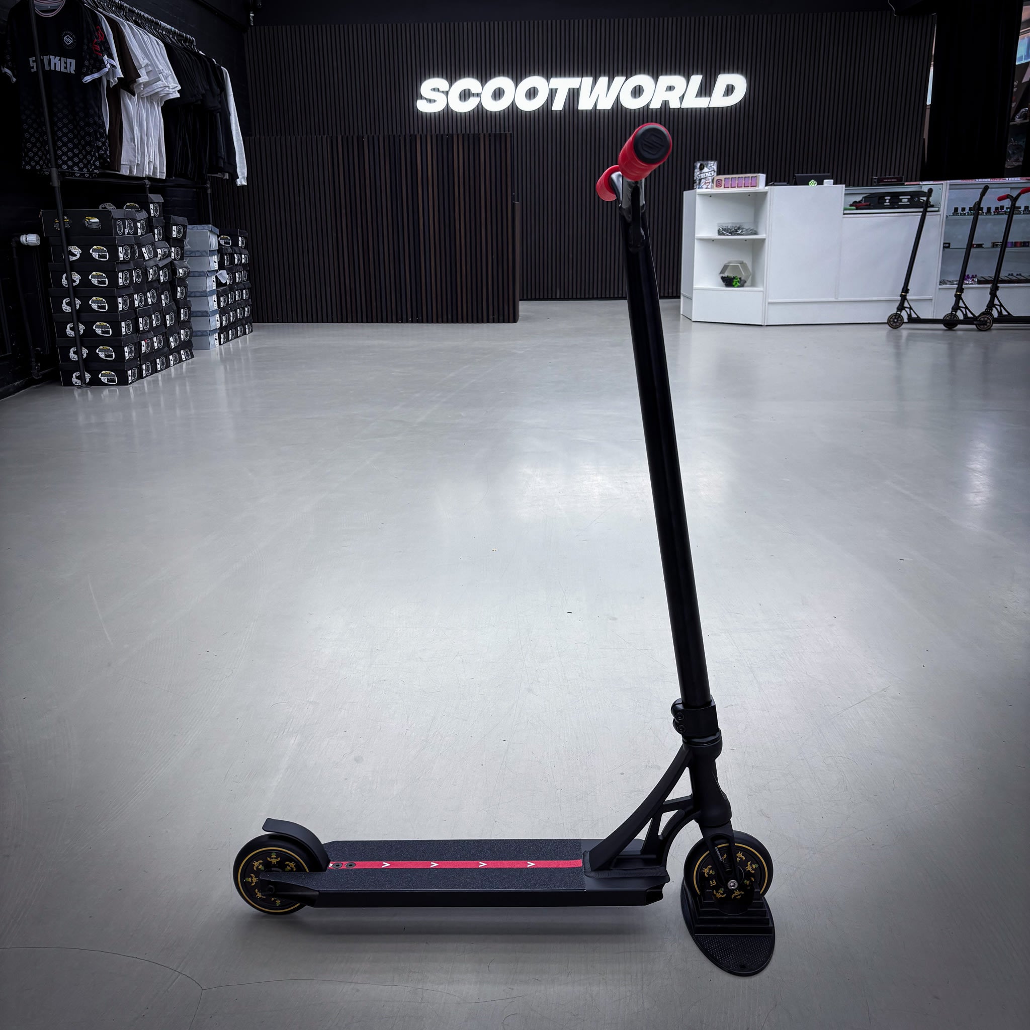 Striker Panda Custom Build - Schwarz/Rot-ScootWorld.de