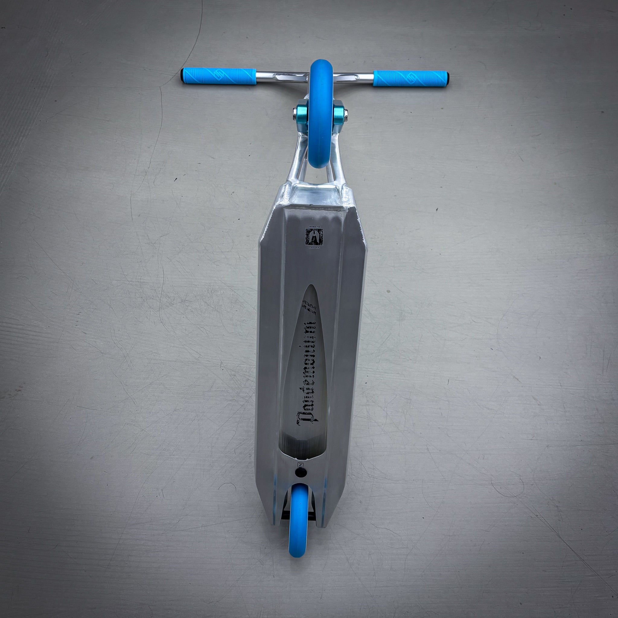 Striker Ethic 500mm Silver Teal Custom Build - Silver/Teal-ScootWorld.de