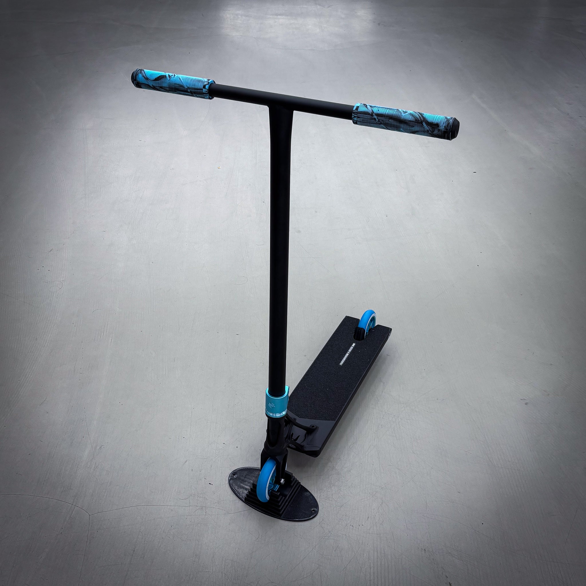 Striker Ethic 500mm BOXED Black Teal Custom Build - Black/Teal-ScootWorld.de