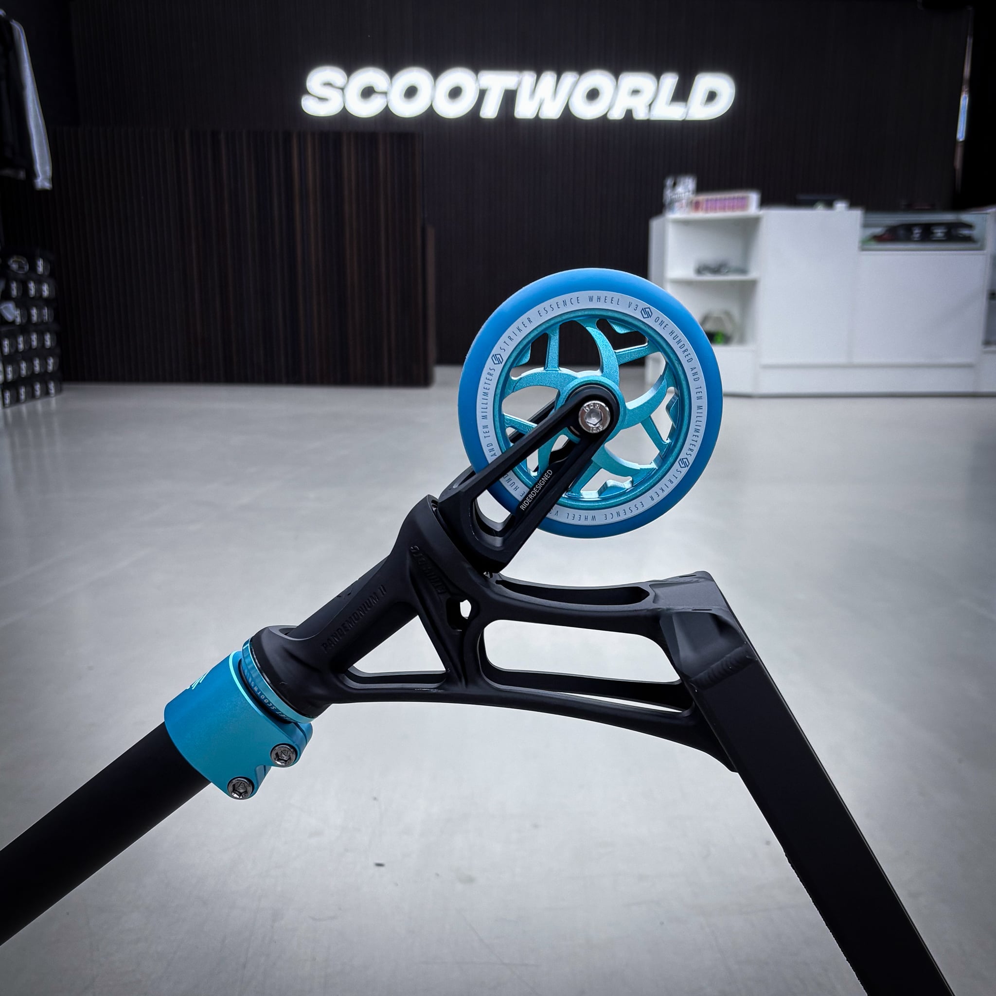 Striker Ethic 500mm BOXED Black Teal Custom Build - Black/Teal-ScootWorld.de