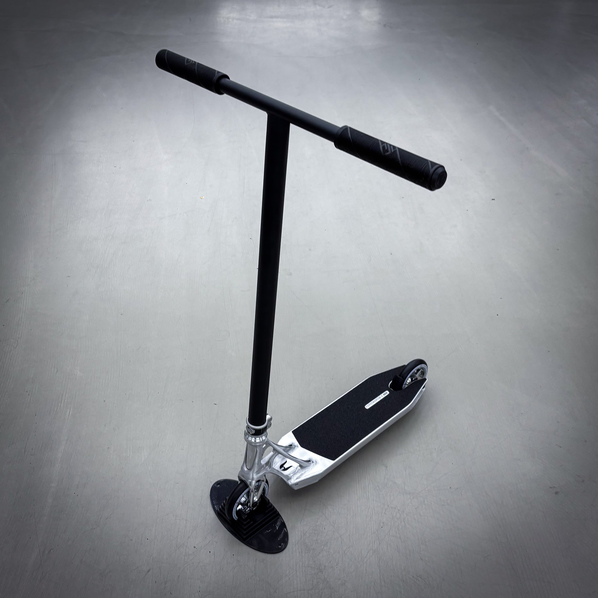 Striker Ethic 460mm Silver Black Custom Build - Silber/Schwarz-ScootWorld.de