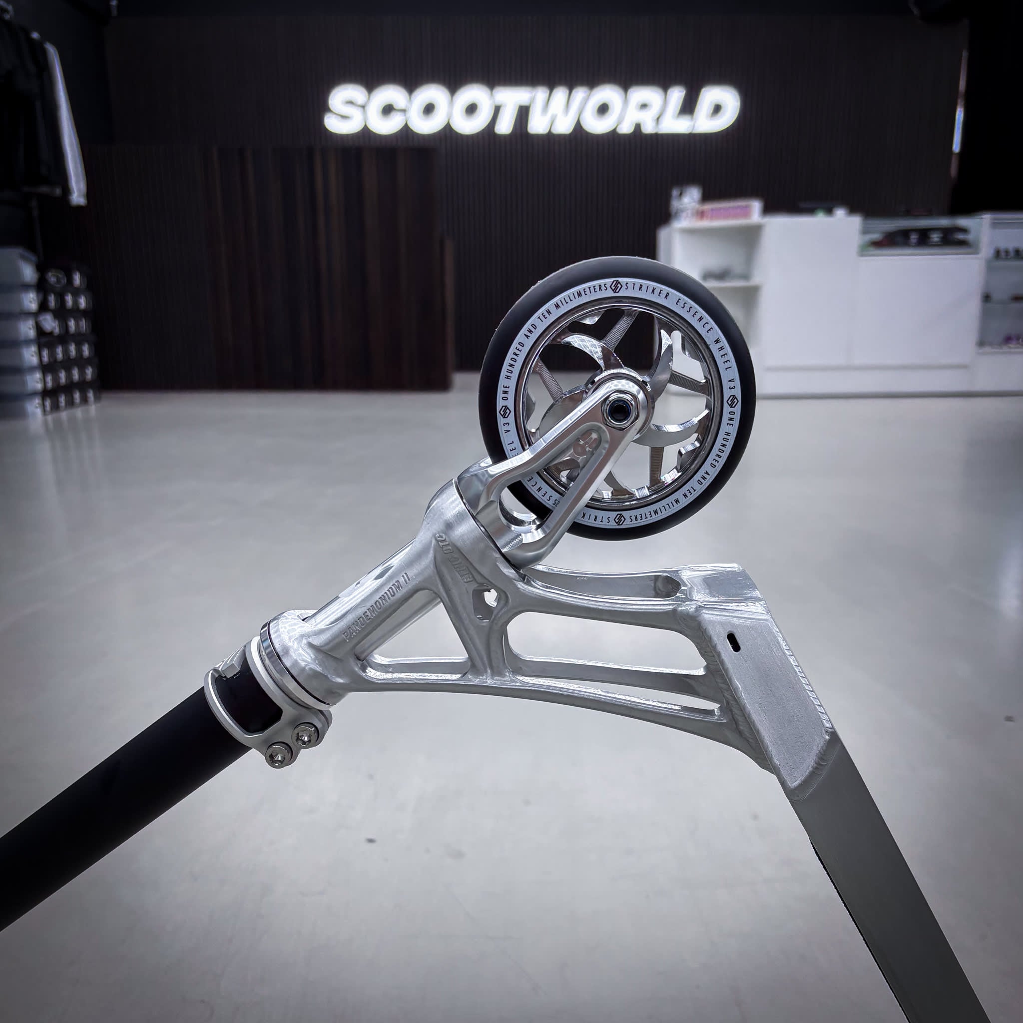 Striker Ethic 460mm Silver Black Custom Build - Silber/Schwarz-ScootWorld.de