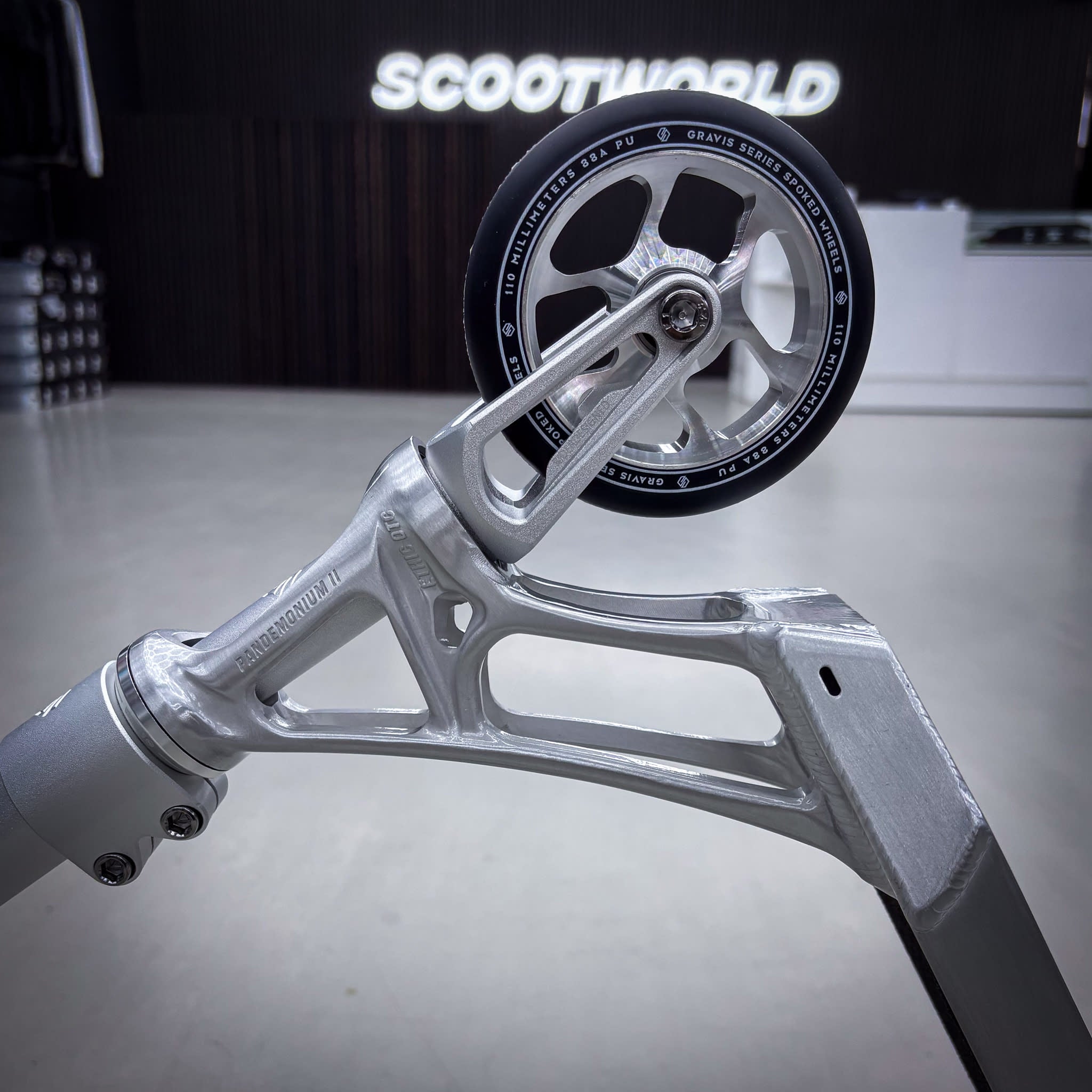 Striker Ethic Silver Custom Build - Silber-ScootWorld.de