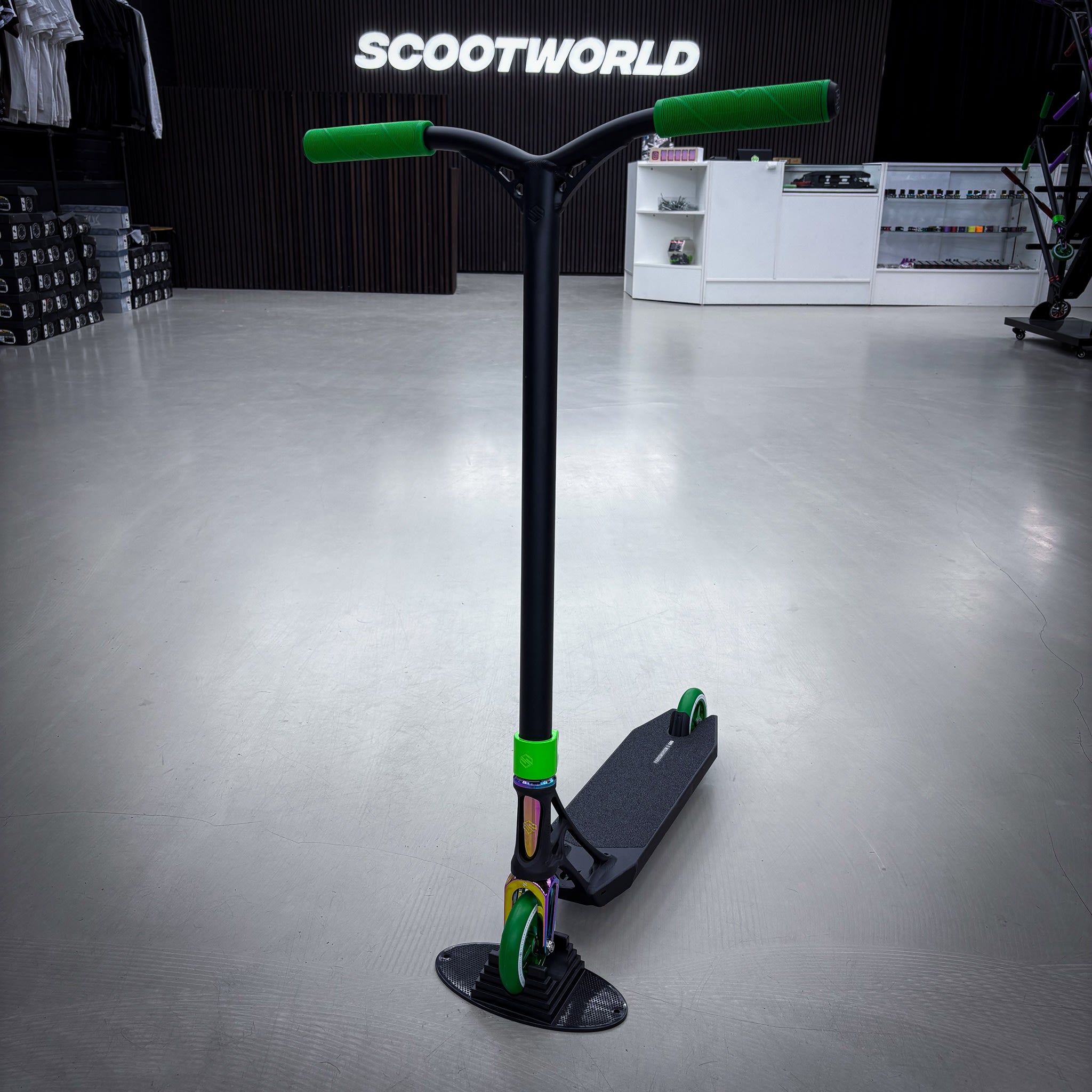 Striker Ethic Black/Green 500 Custom Build - Schwarz/Grün-ScootWorld.de