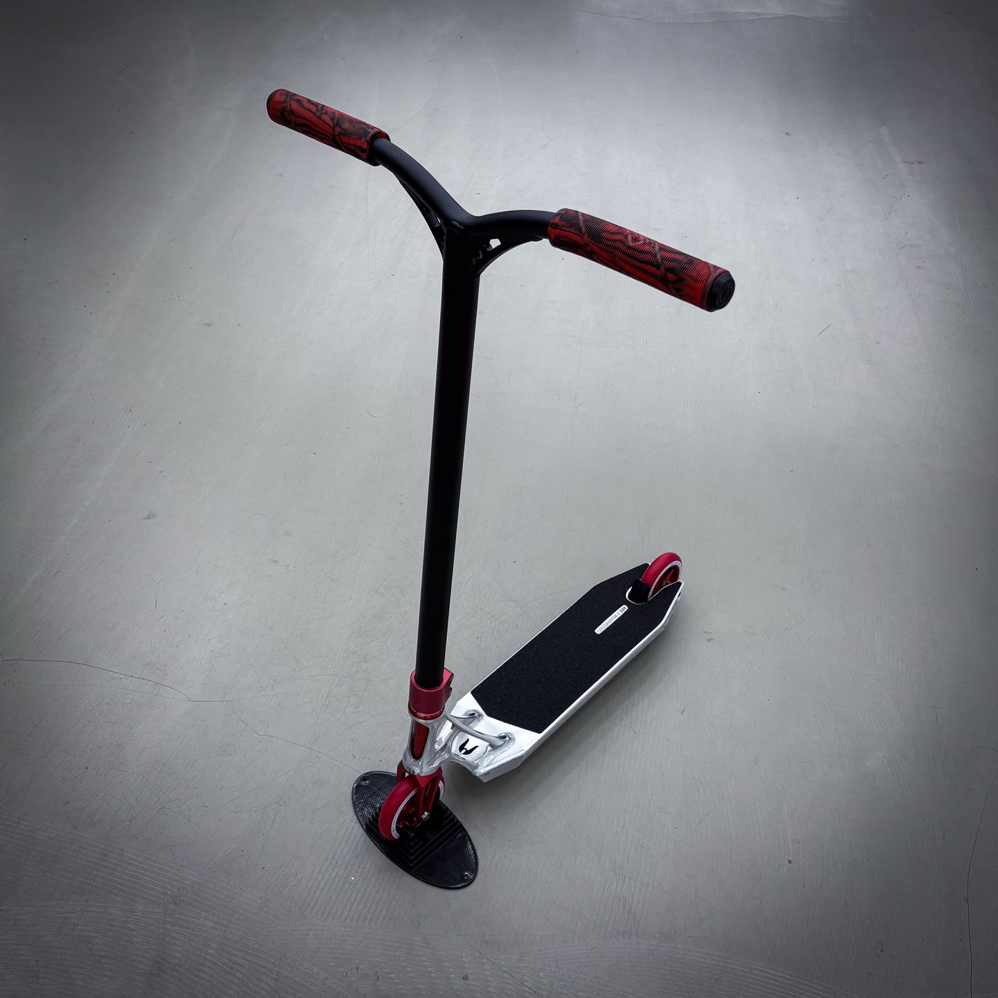 Striker Ethic Silver/Red 500 Custom Build - Silver/Red-ScootWorld.de