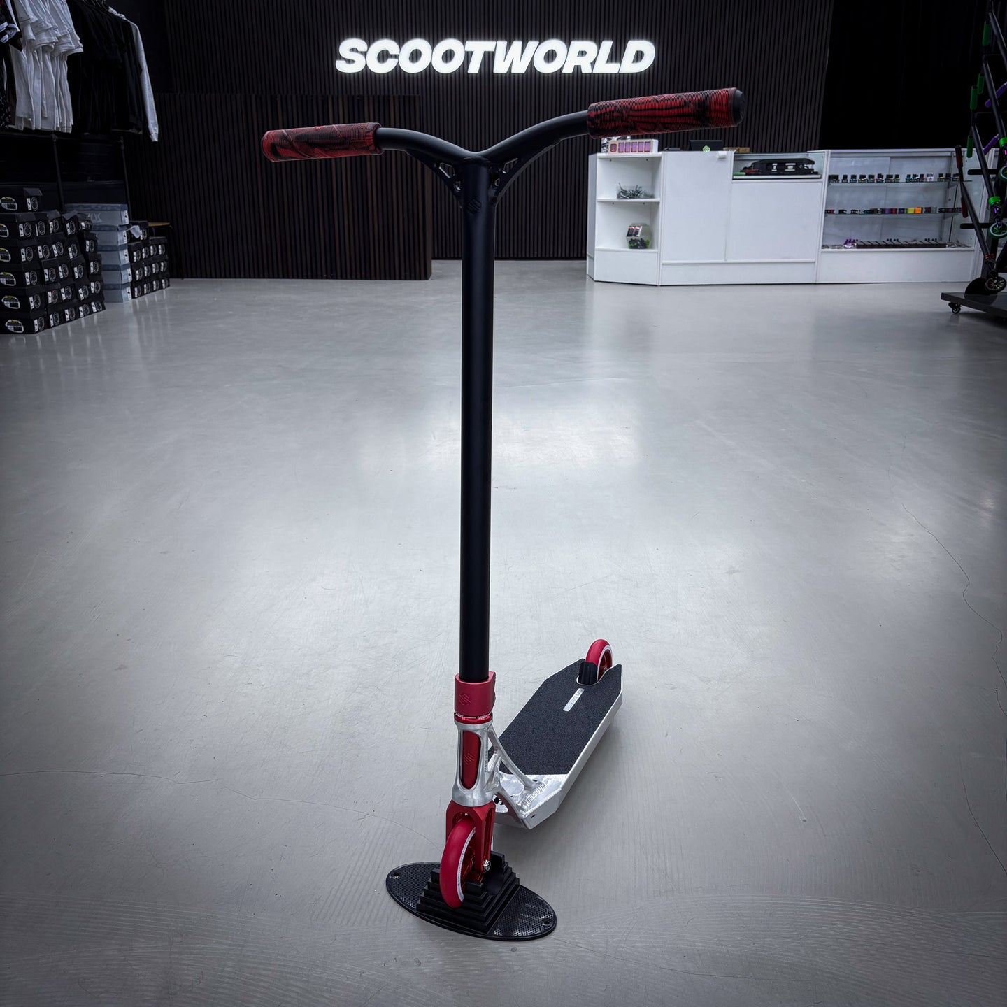Striker Ethic Silver/Red 460 Custom Build - Silver/Red-ScootWorld.de