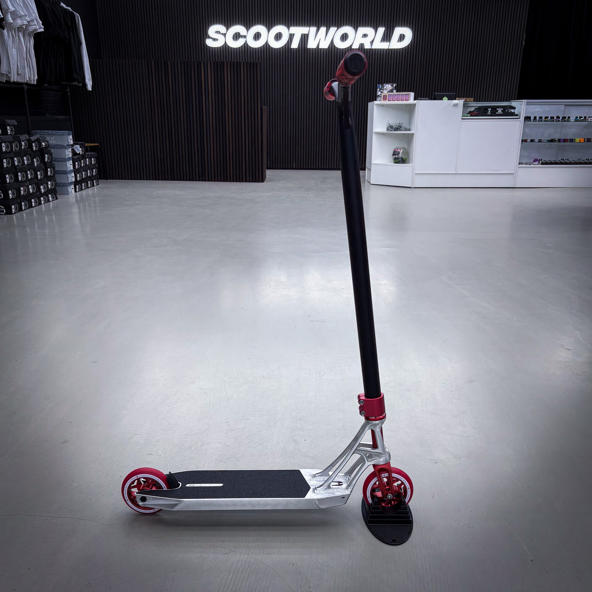 Striker Ethic Silver/Red 460 Custom Build - Silver/Red-ScootWorld.de