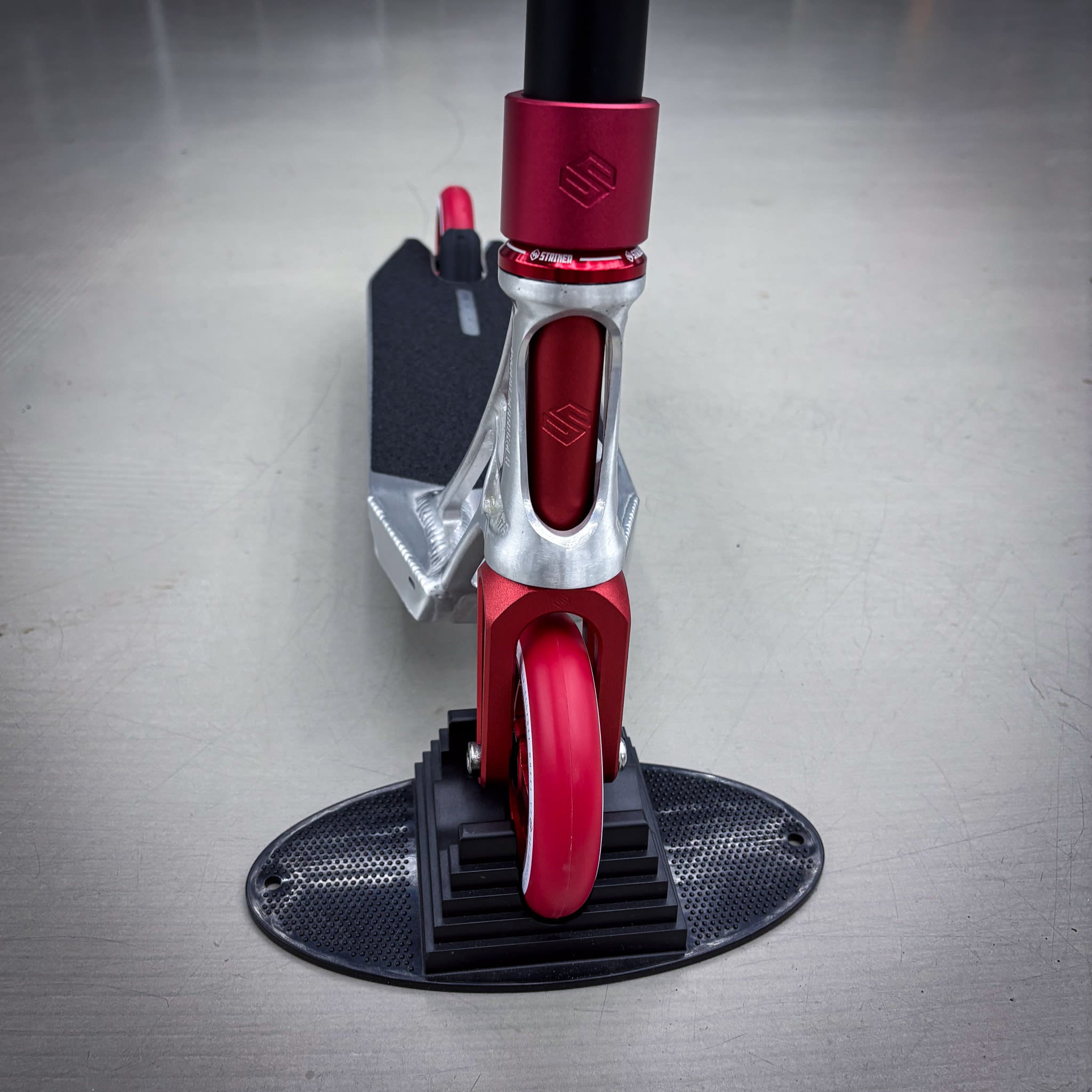Striker Ethic Silver/Red 460 Custom Build - Silver/Red-ScootWorld.de