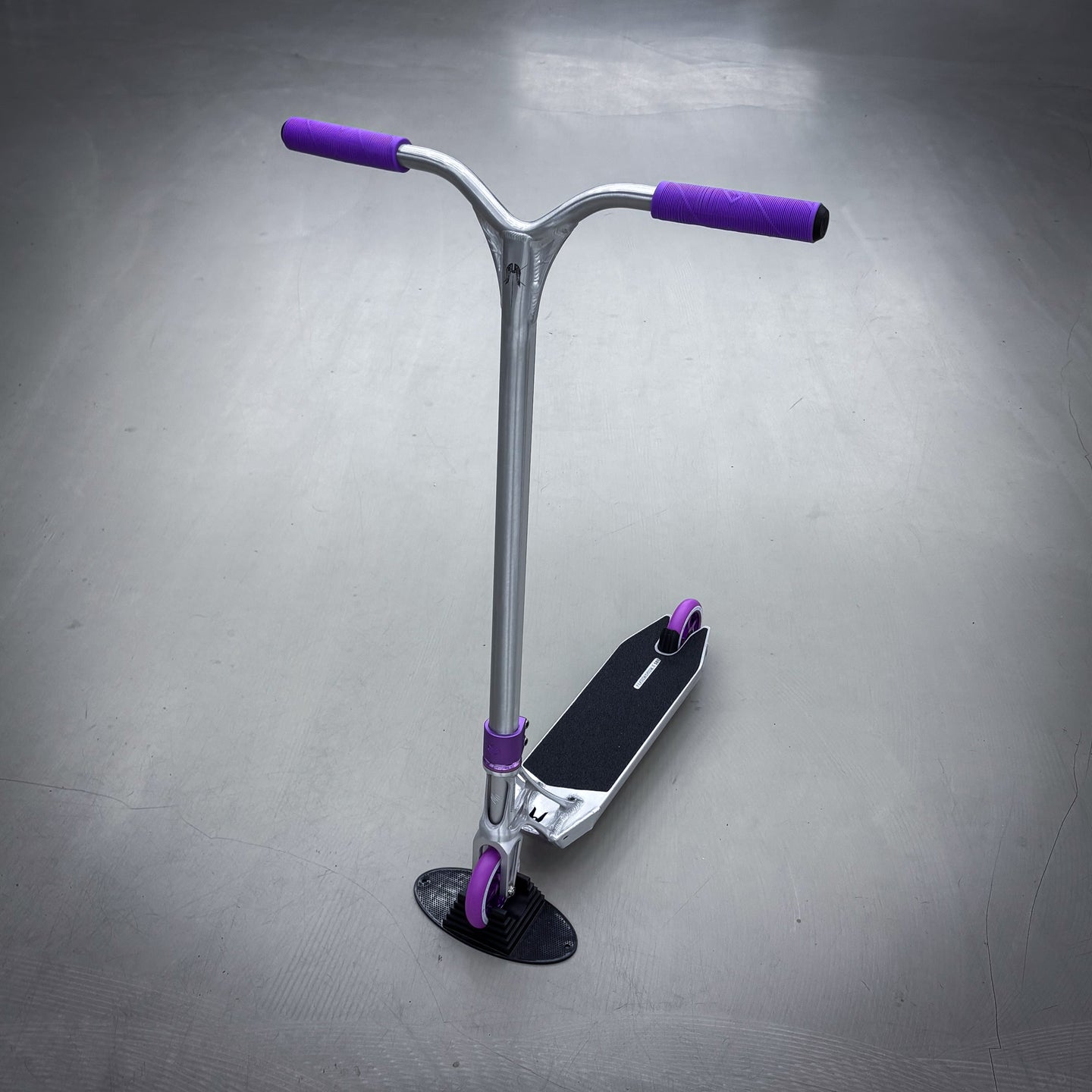 Striker Ethic Silver/Purple 500 Custom Build - Silver/Purple-ScootWorld.de