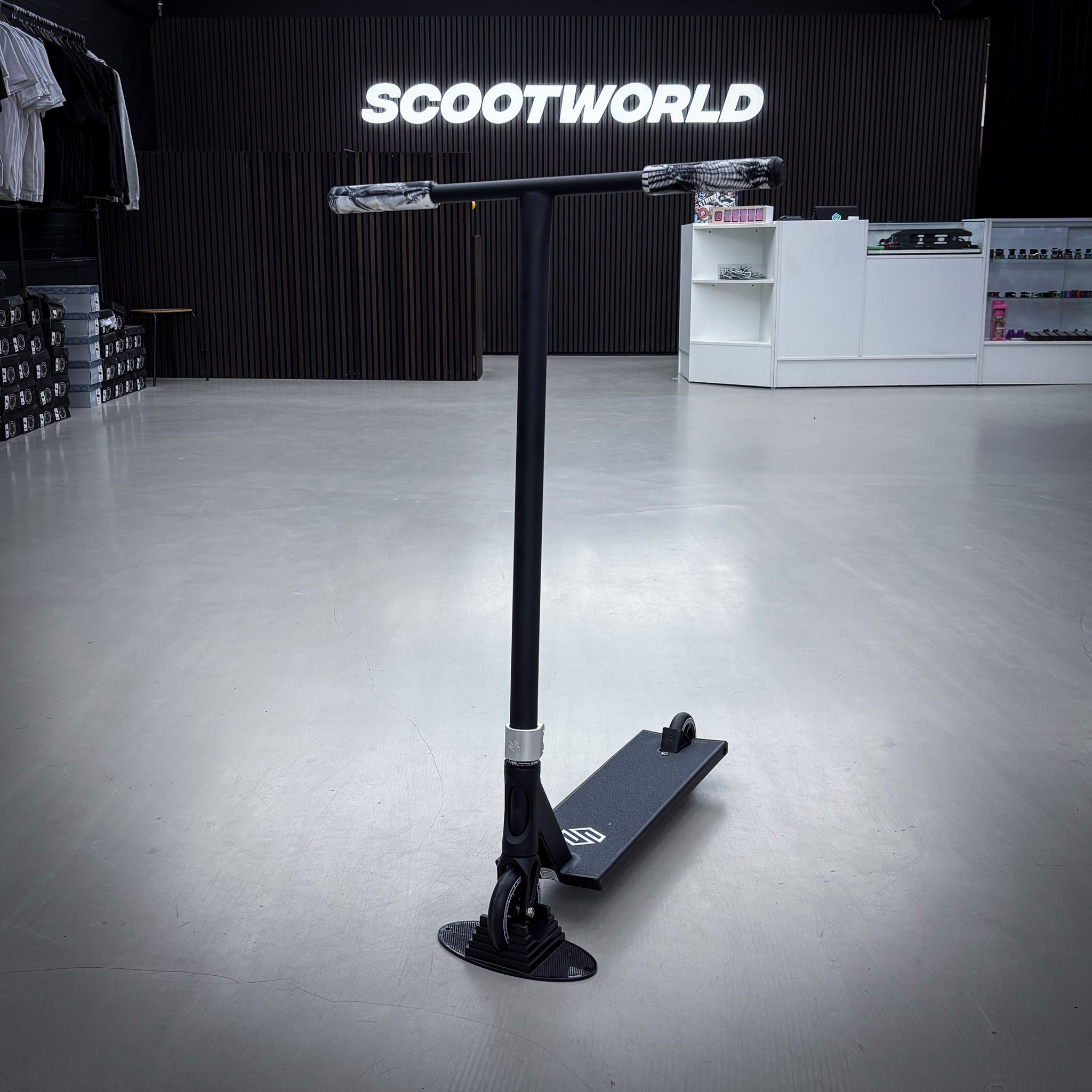 Striker Street Custom Scooter - Schwarz/Silber-ScootWorld.de