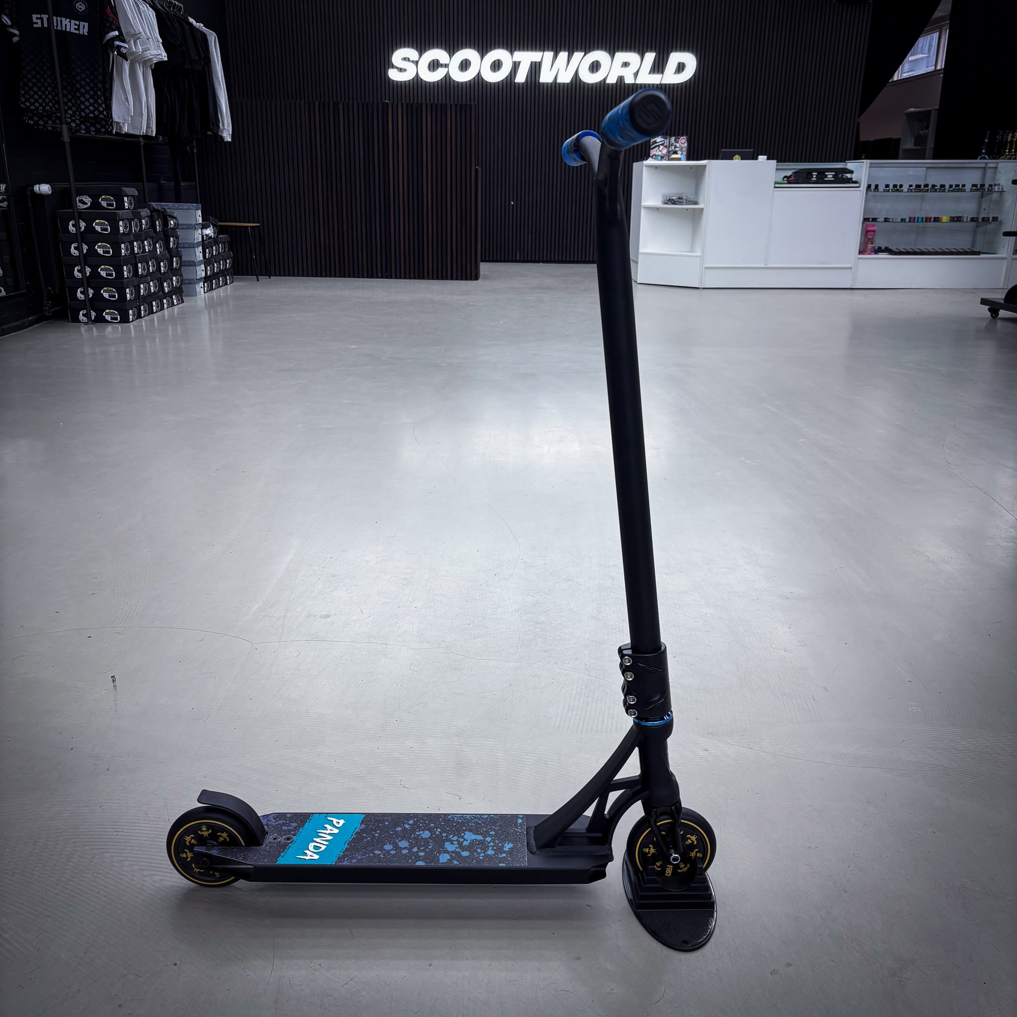 Striker Panda Custom Stunt Scooter - Schwarz/Blau-ScootWorld.de