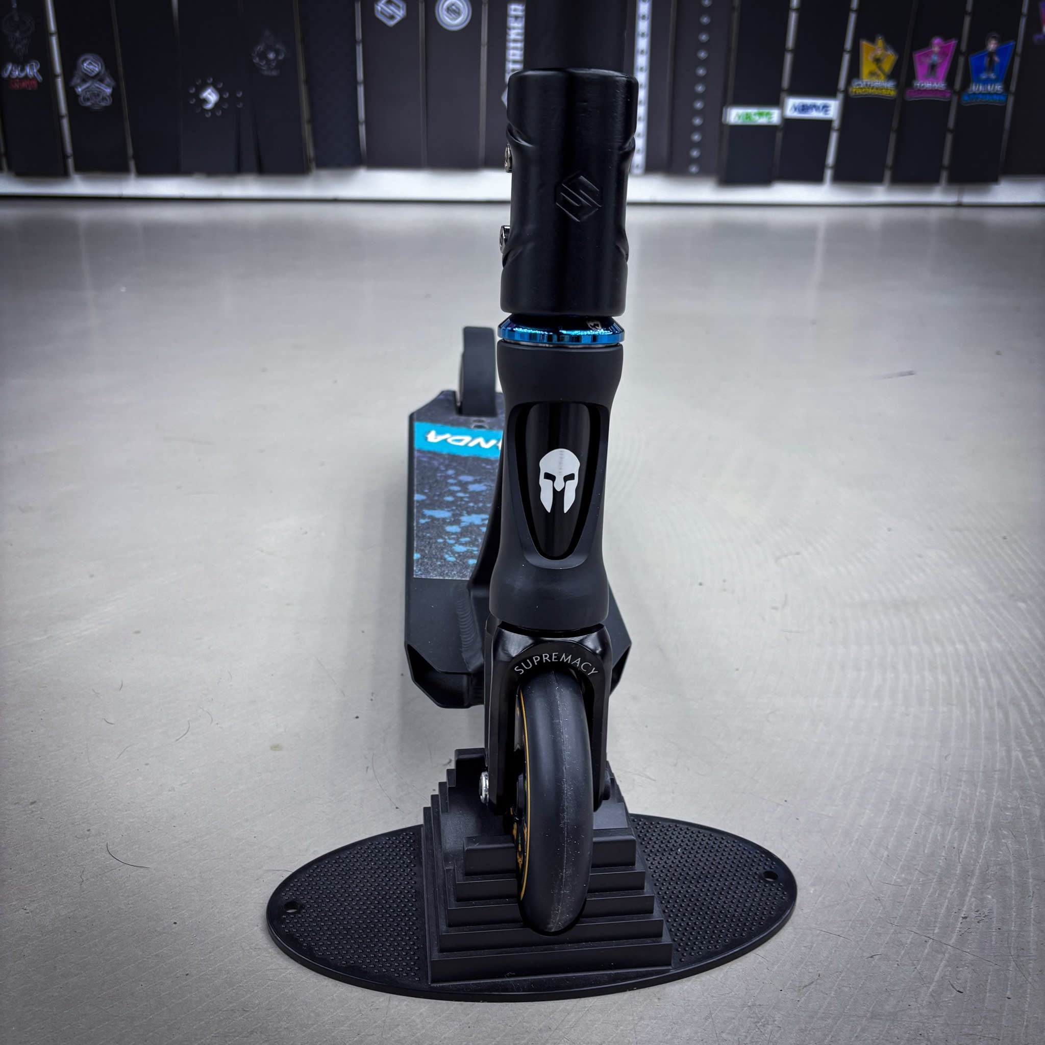 Striker Panda Custom Stunt Scooter - Schwarz/Blau-ScootWorld.de