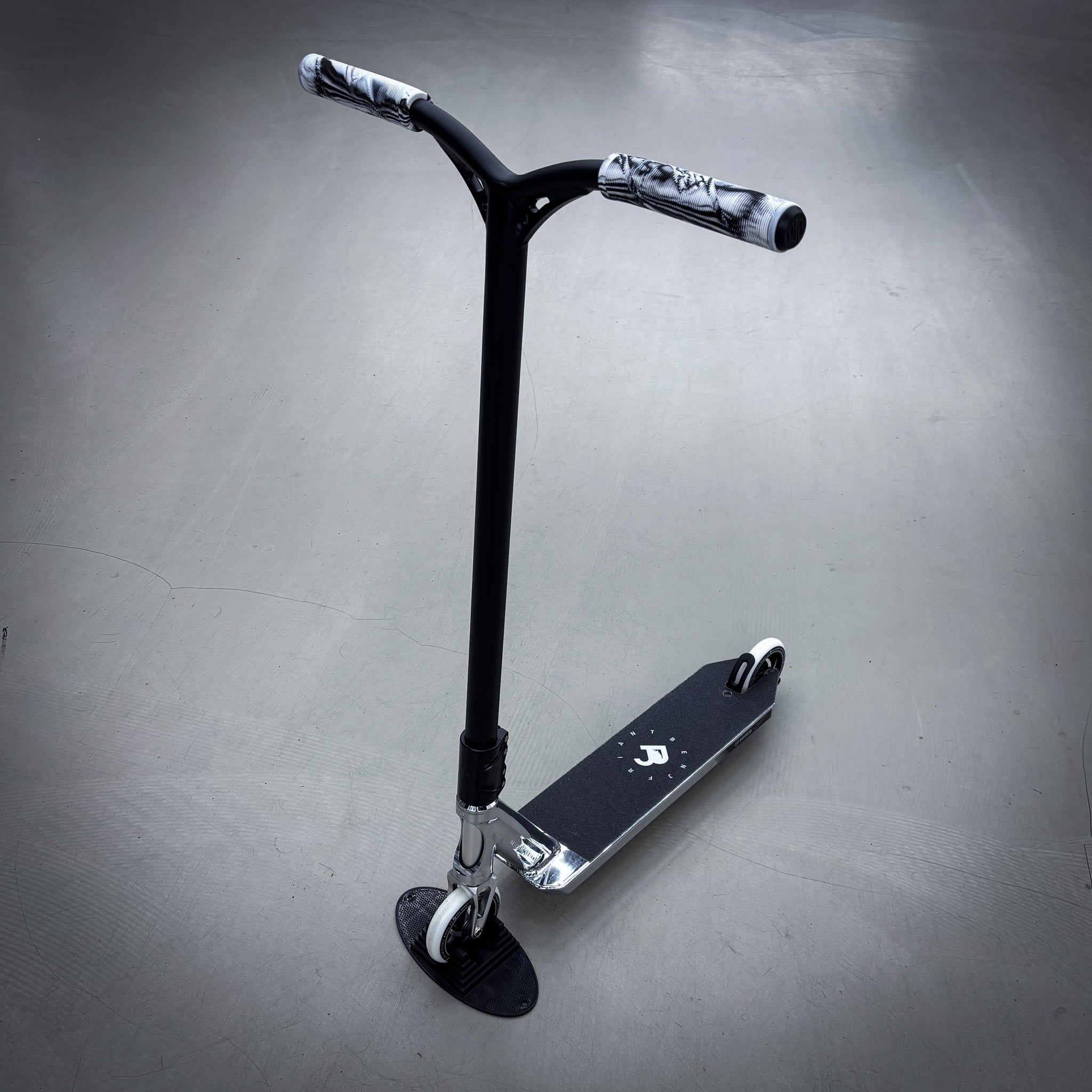 Striker Black/Chrome Custom Stunt Scooter - Schwarz/Chrome-ScootWorld.de