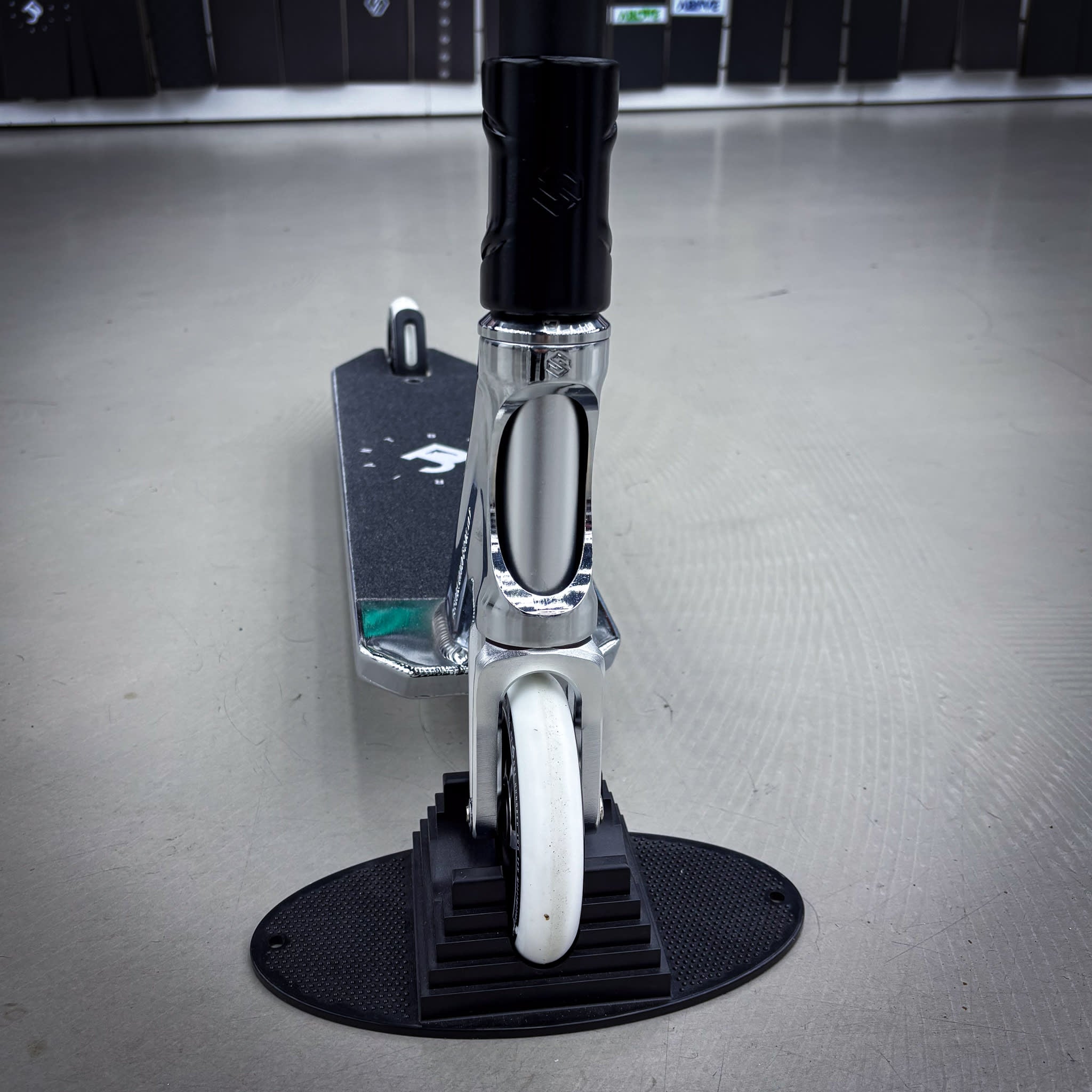 Striker Black/Chrome Custom Stunt Scooter - Schwarz/Chrome-ScootWorld.de