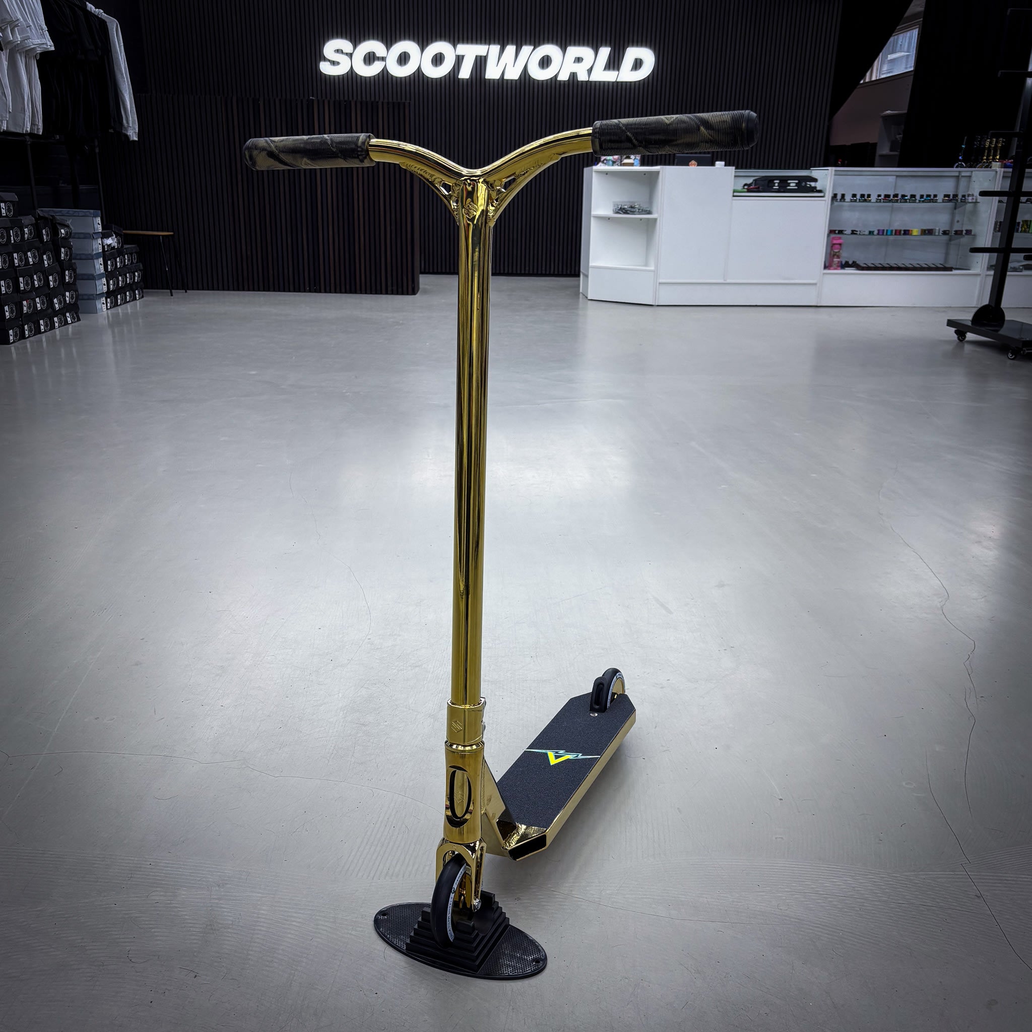 Striker Gold S Custom Stunt Scooter - Gold-ScootWorld.de