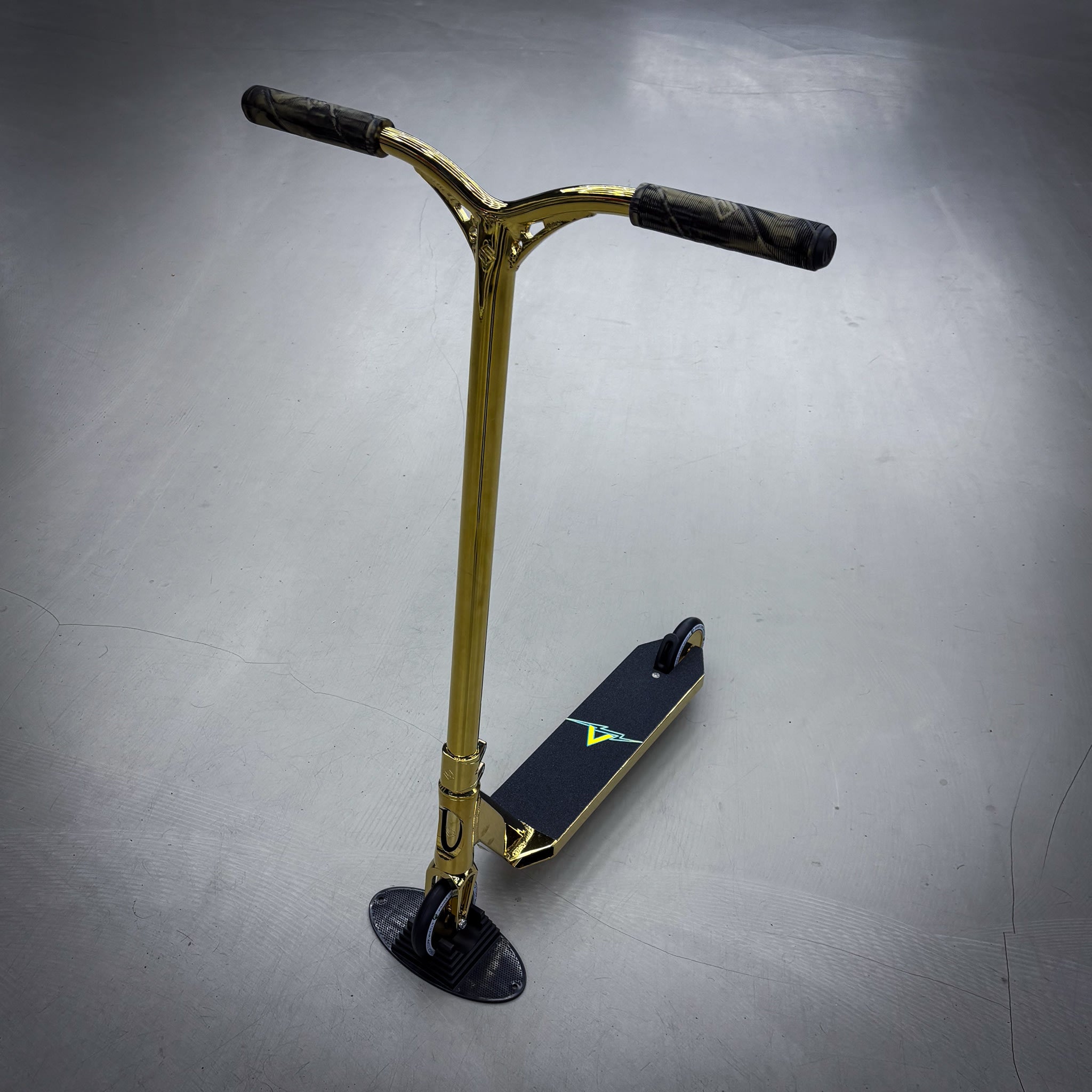 Striker Gold S Custom Stunt Scooter - Gold-ScootWorld.de