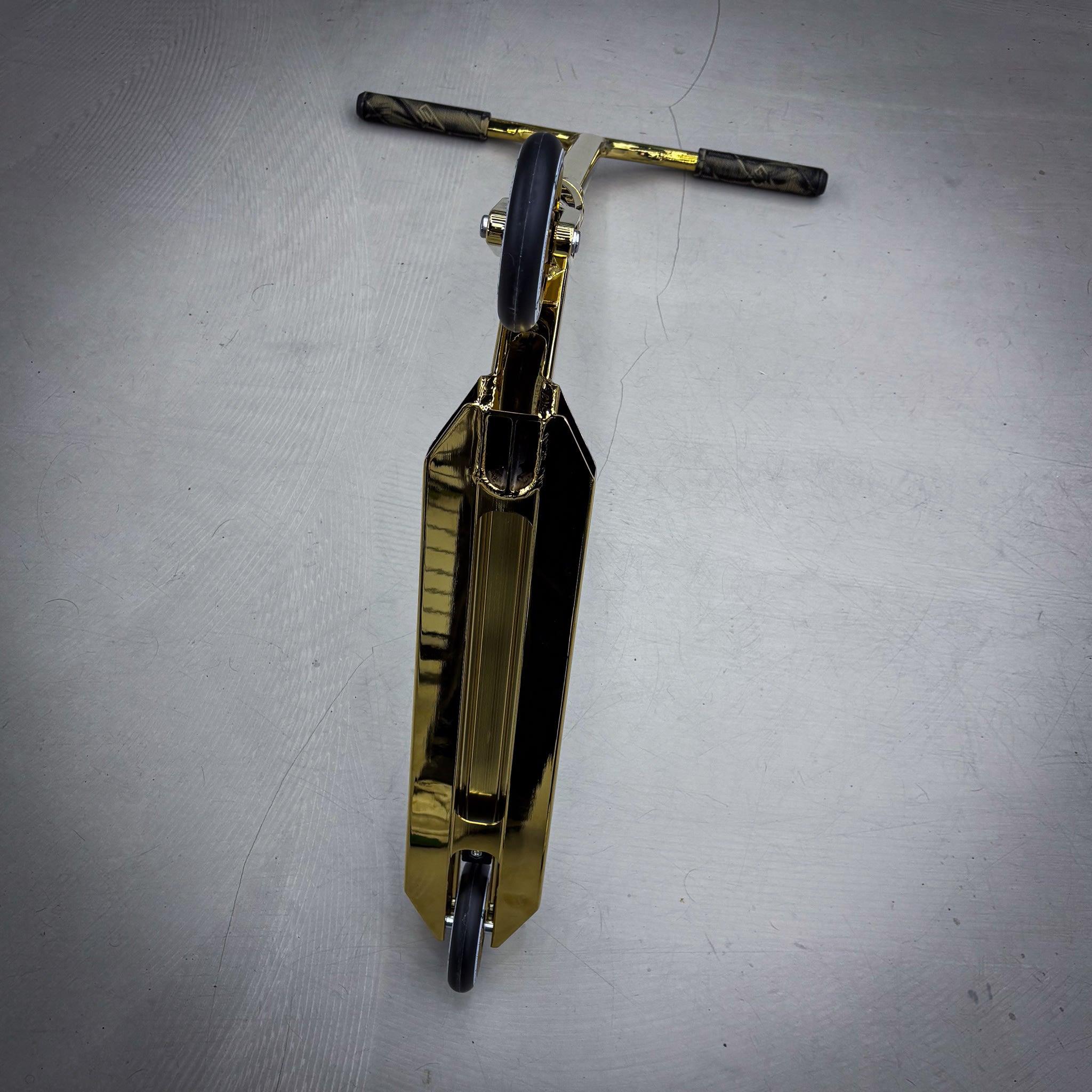 Striker Gold Custom Stunt Scooter - Gold-ScootWorld.de