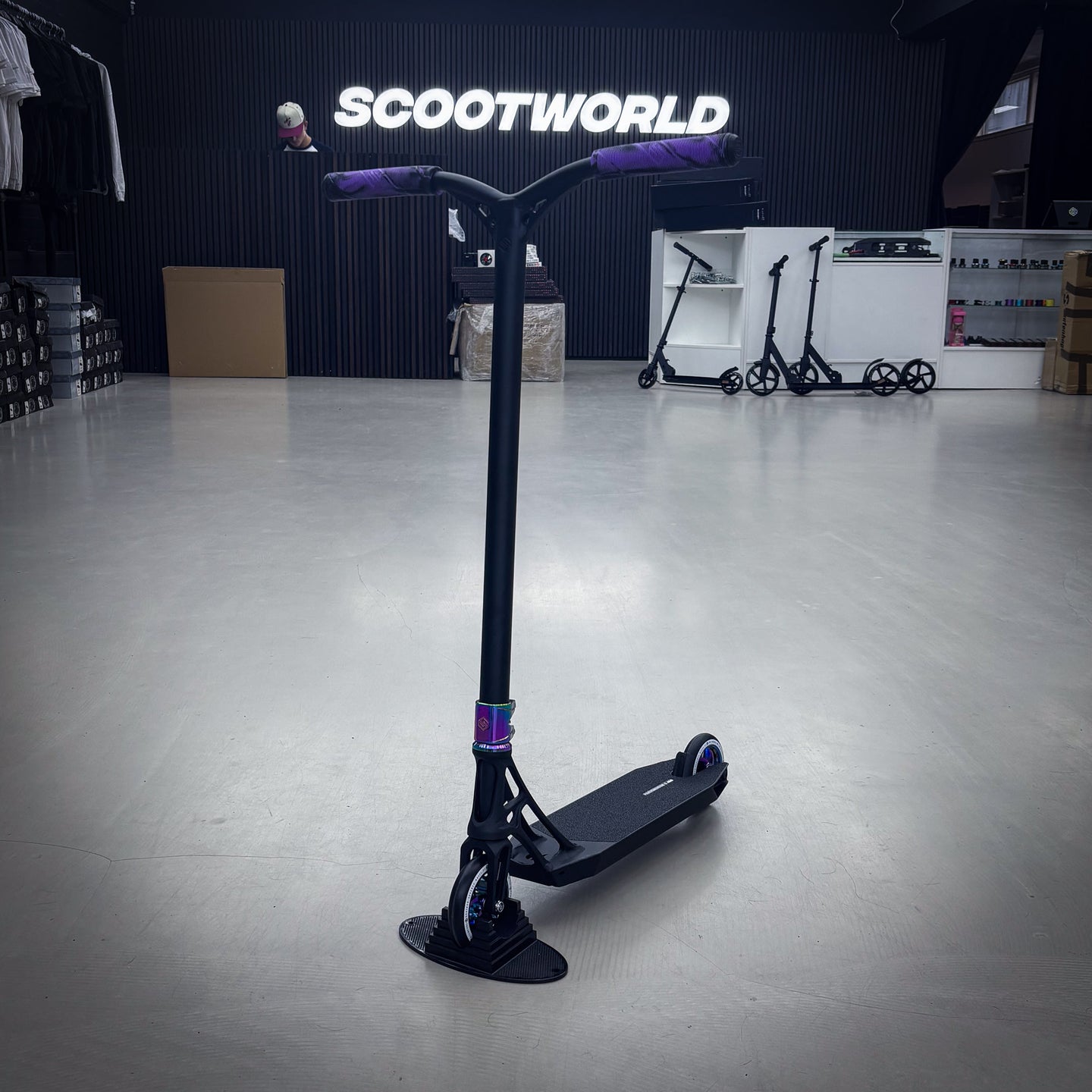 Striker Ethic Black/Rainbow Custom Stunt Scooter - Schwarz/Regenbogen-ScootWorld.de