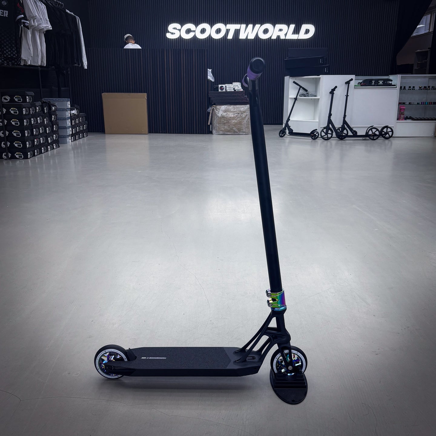 Striker Ethic Black/Rainbow Custom Stunt Scooter - Schwarz/Regenbogen-ScootWorld.de