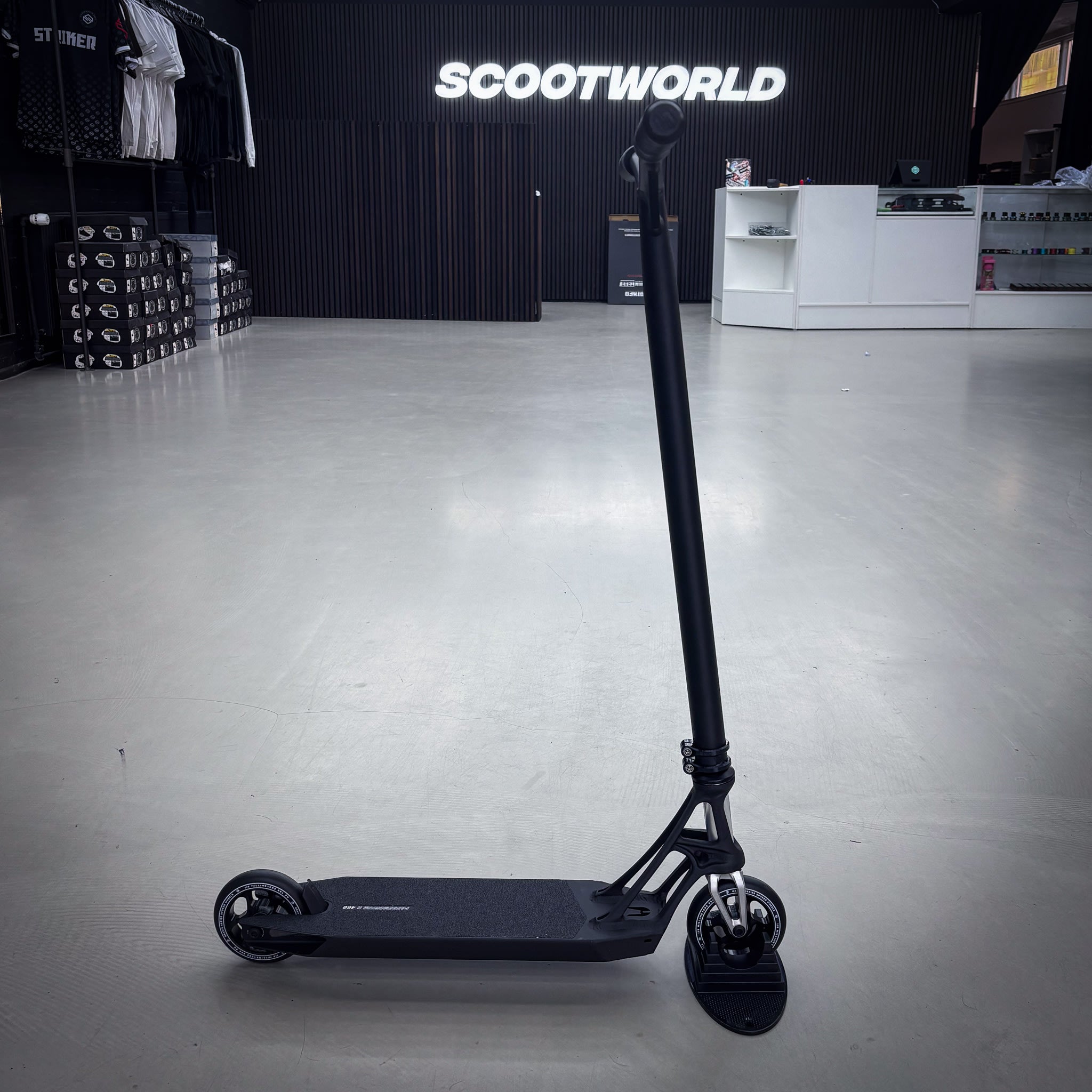 Striker Ethic Black Custom Scooter - Schwarz-ScootWorld.de