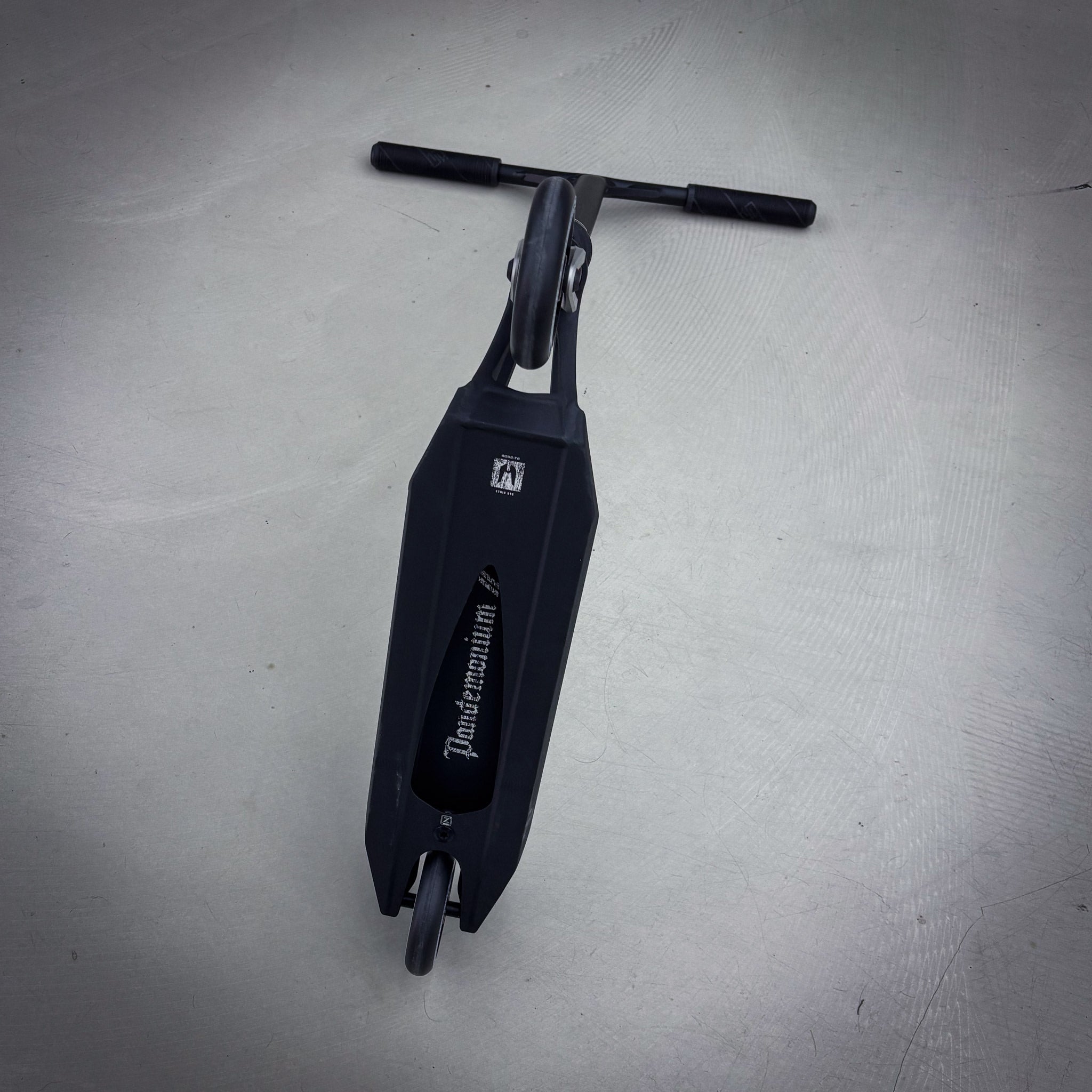 Striker Ethic Black Custom Scooter - Schwarz-ScootWorld.de