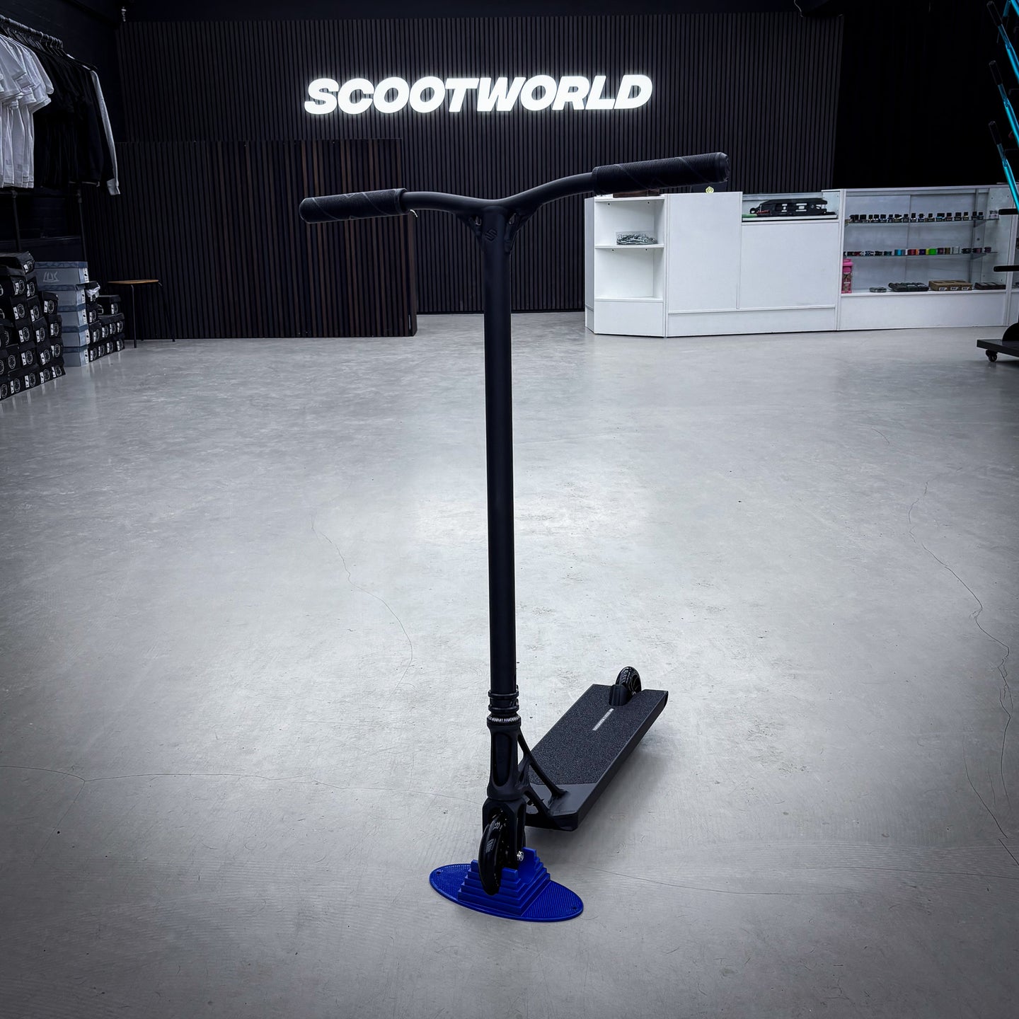 Striker Pande Boxed Black Custom Stunt Scooter - Schwarz-ScootWorld.de