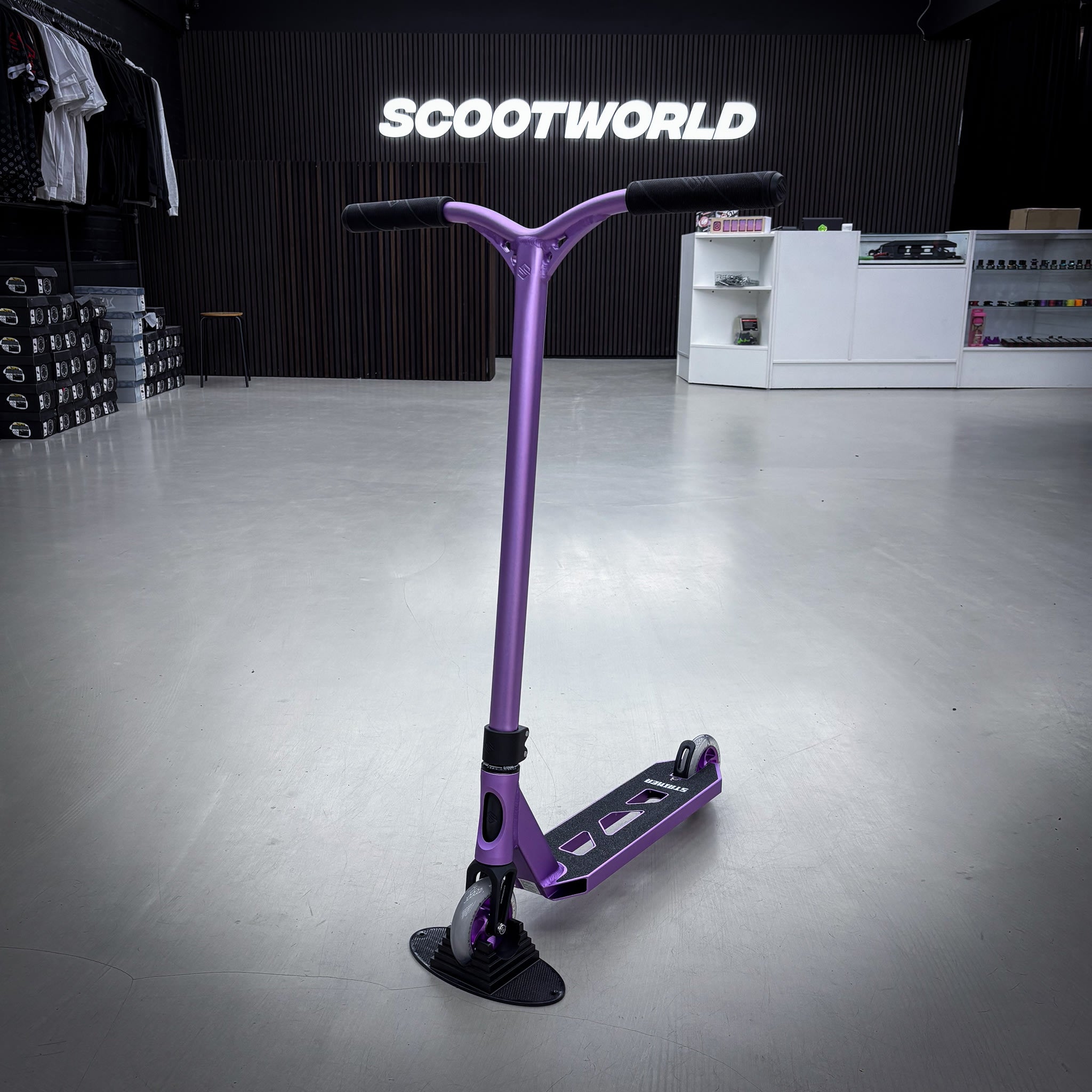 Striker Lux Stunt Scooter - Lila-ScootWorld.de