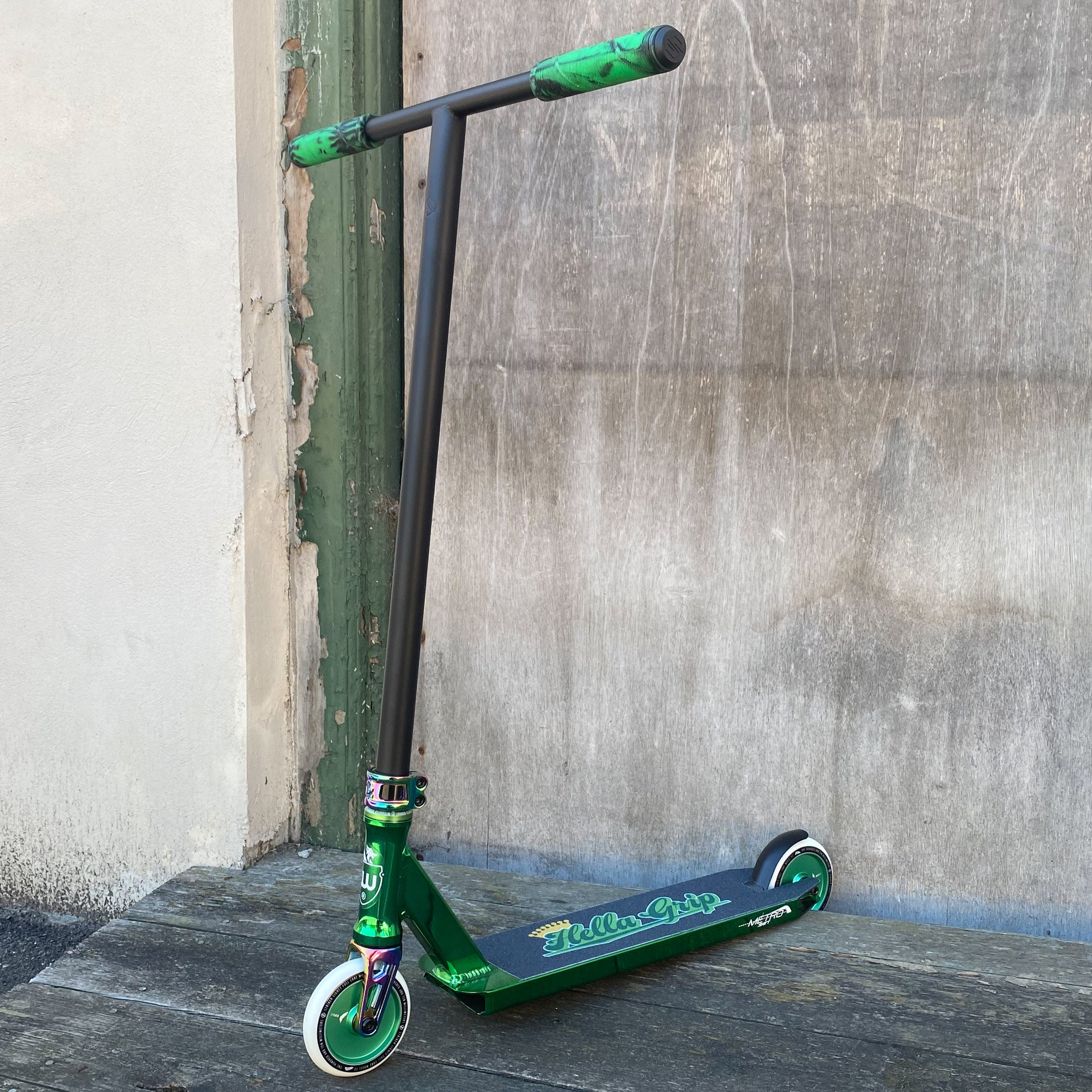 Striker Longway Green Custom Build - Black/Green-ScootWorld.de