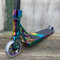 Striker Rainbow Deck Custom Build - Black/Rainbow-ScootWorld.de