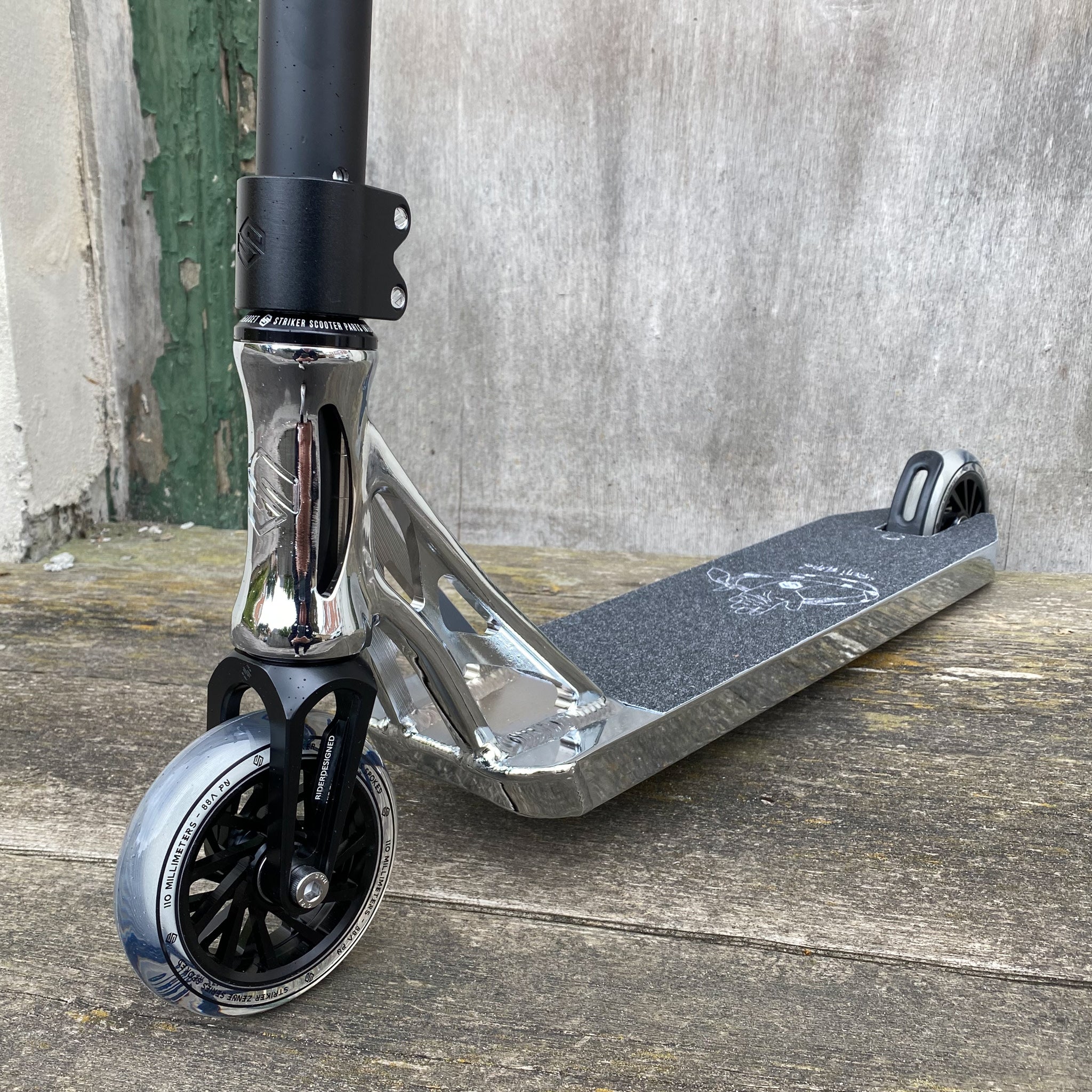 Striker Chrome Deck Custom Build - Black/Chrome-ScootWorld.de