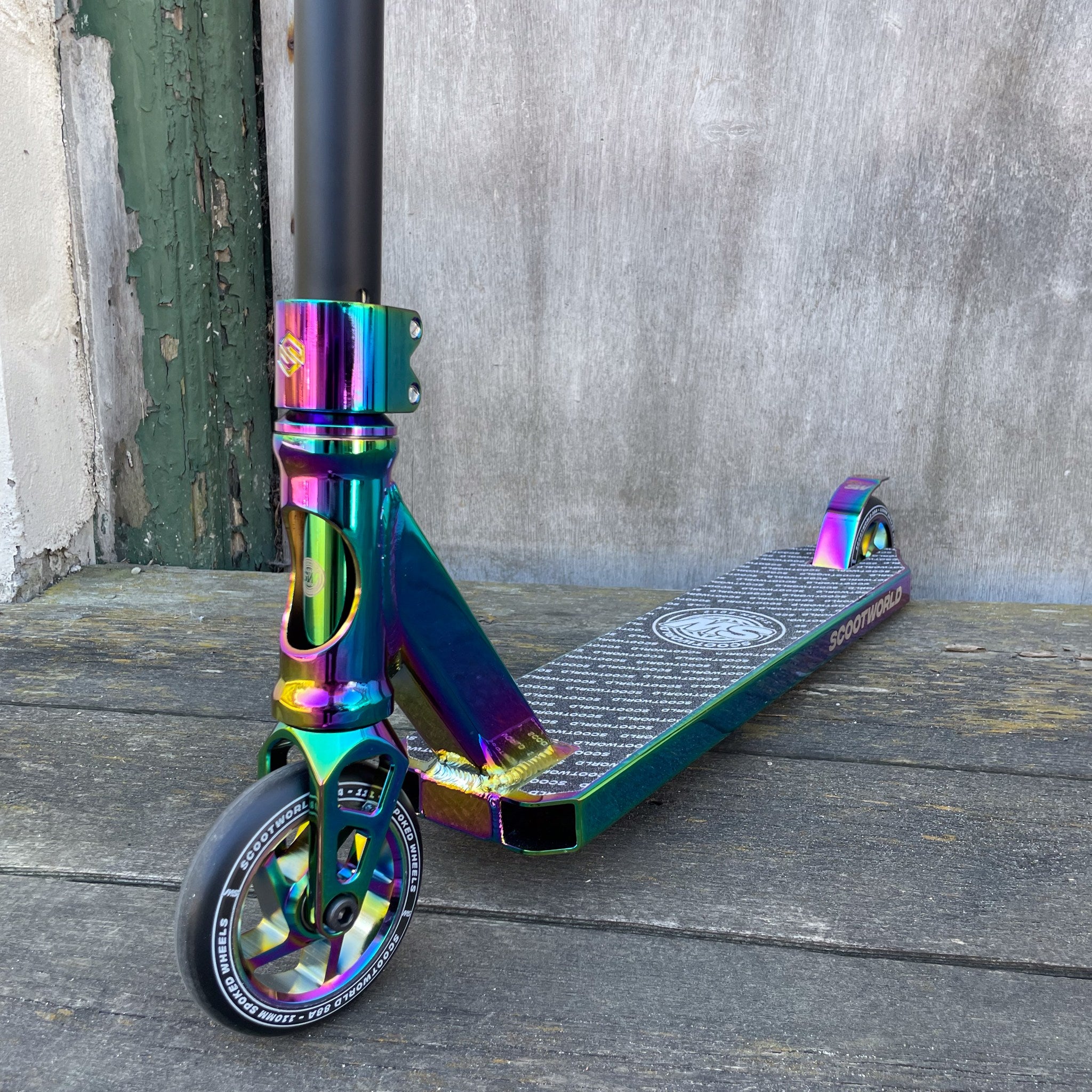 ScootWorld Gravis Custom Build Stunt Scooter - Black/Rainbow-ScootWorld.de